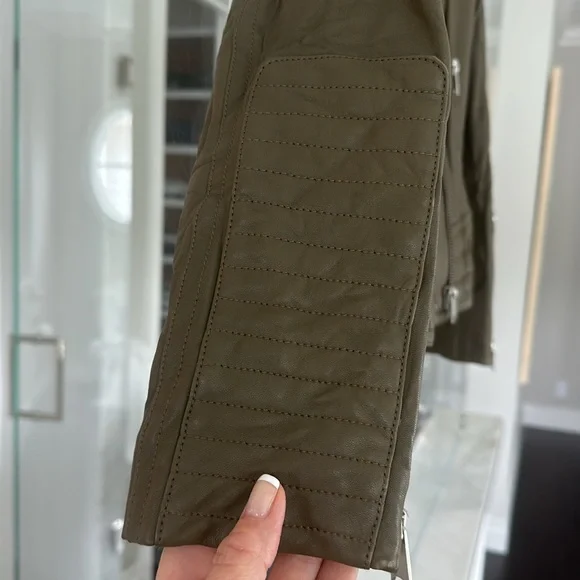 Gorgeous leather Anine Bing distressed motorcycle jacket- army green - Picture 4 of 5
